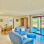 Is Carcuris Jennas Villa