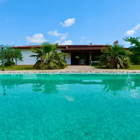 Is Carcuris Jennas Villa *